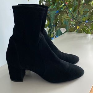 Suede Stuart Weitzman Yuliana 60 in black.
